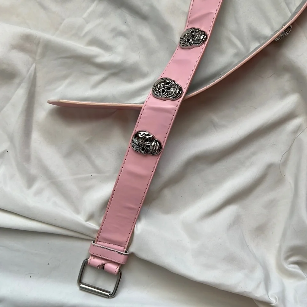 Pink skull belt sz 36